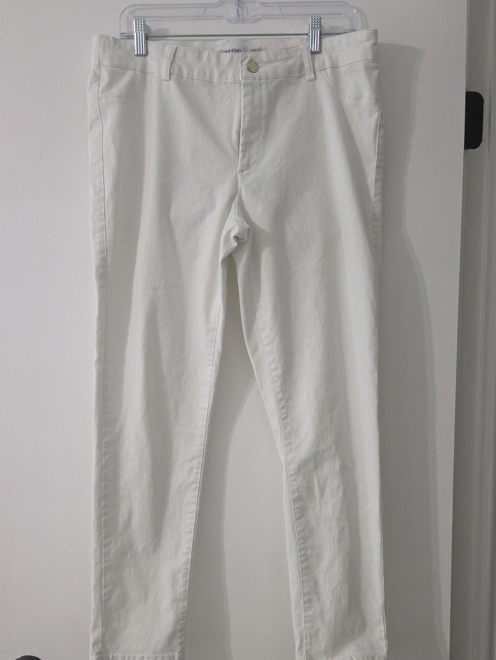 EUC Calvin Klein White Mid Rise Jeans with Branded Button Size 12